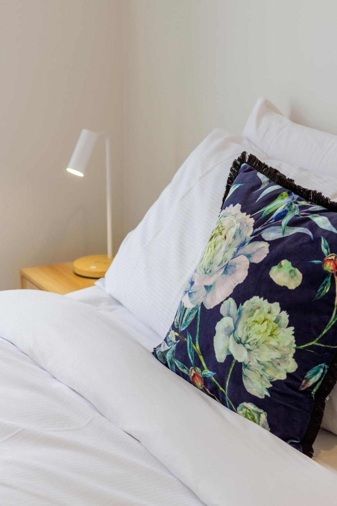 Stylish 3 Bedroom Home In Prime City With Garage Christchurch Esterno foto