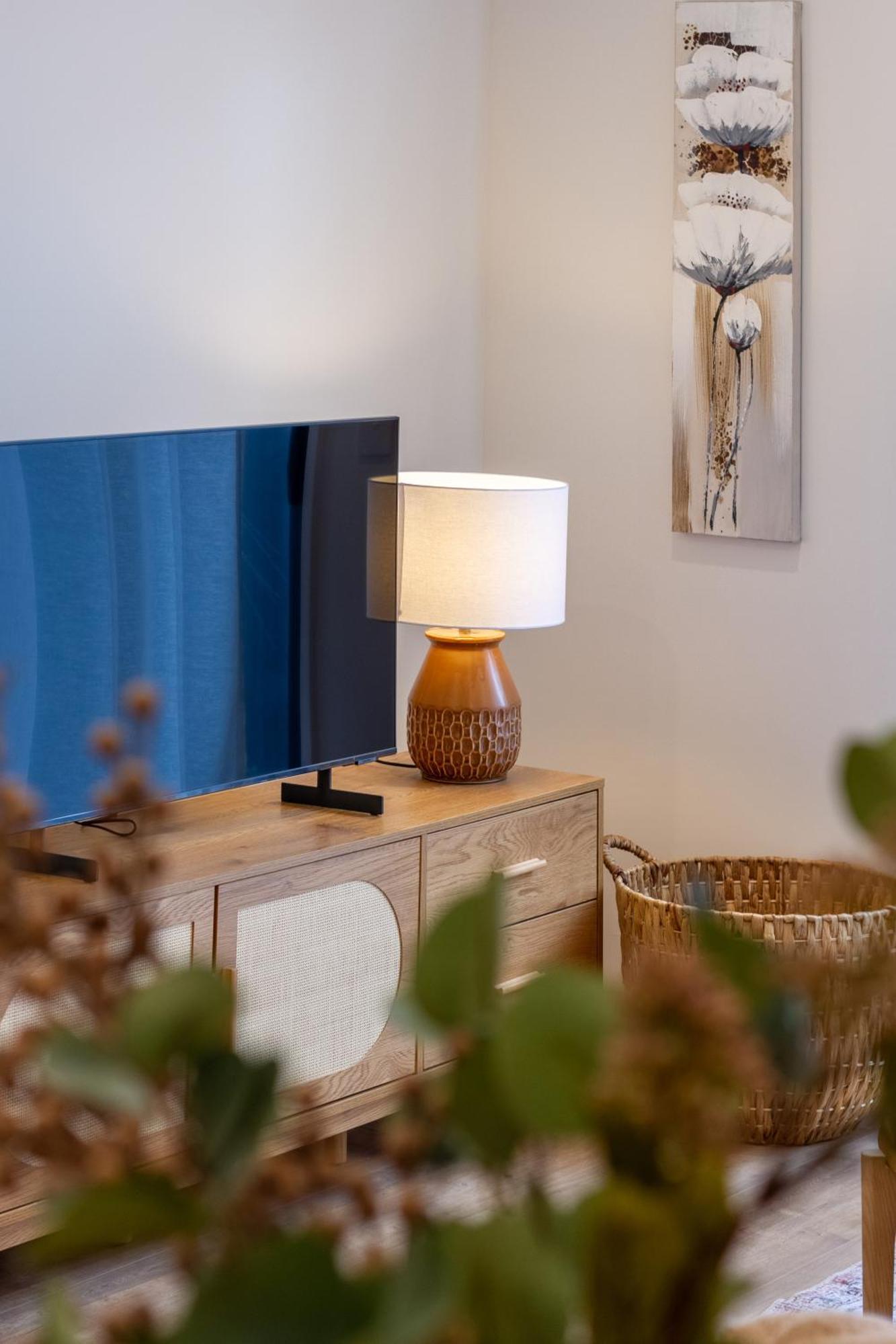 Stylish 3 Bedroom Home In Prime City With Garage Christchurch Esterno foto